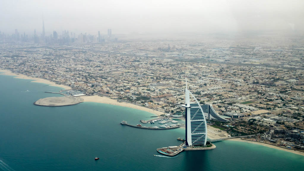 coastline-of-dubai-burj-la-arab-jumeirah-united-arab-emirates-uae_Photo by Christoph Schulz